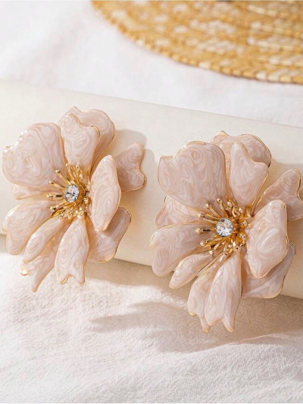 Fashion Jewelry Soft Pink Petal Flower Earrings with Gold Detail